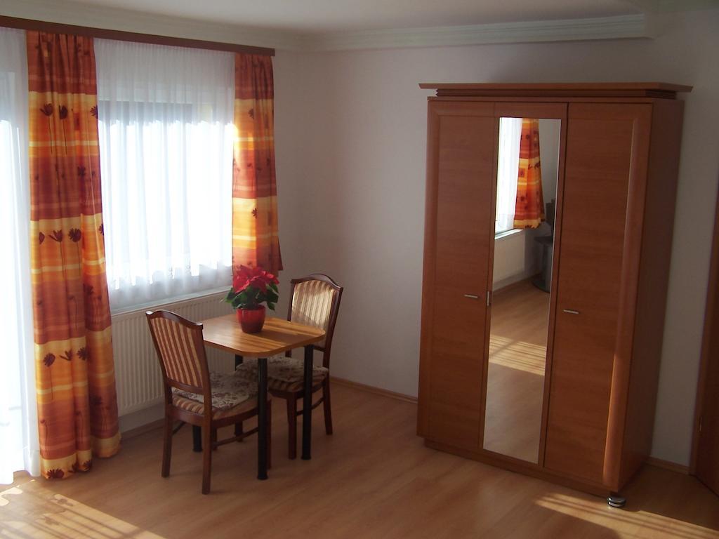 Akacia Apartment - Free Inside Parking, 2 Bedrooms, Garden, Next To Centre Budapest Ruang foto