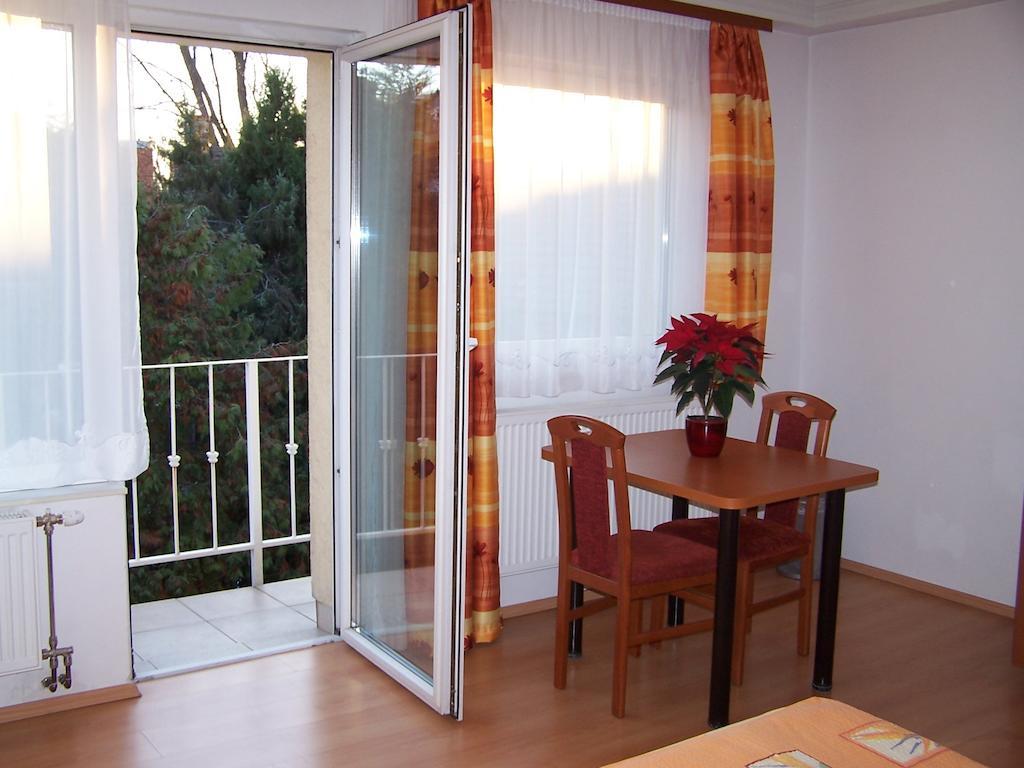 Akacia Apartment - Free Inside Parking, 2 Bedrooms, Garden, Next To Centre Budapest Ruang foto